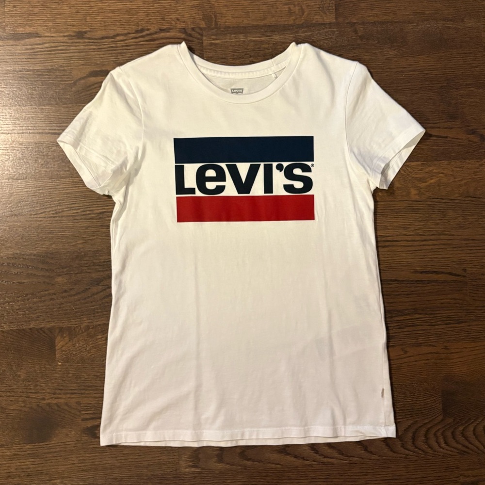 Levi's Classic White Tee